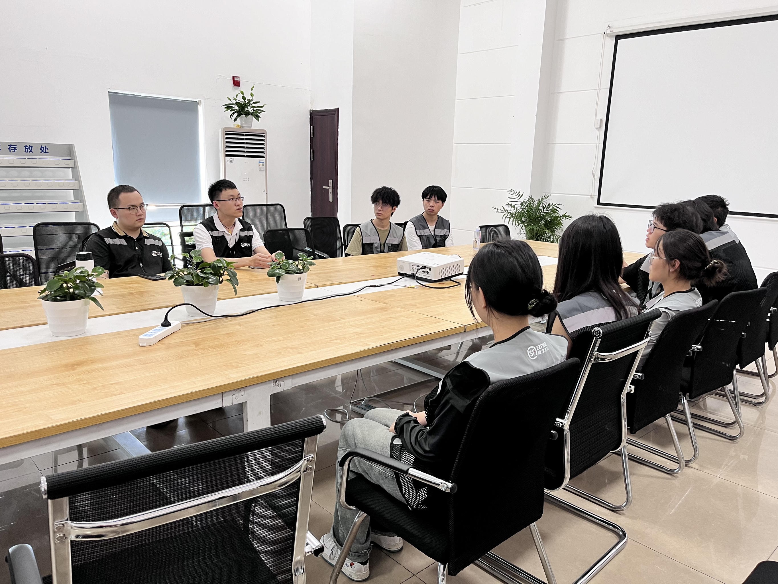 1724982501570073626.jpg 1724982501570073626.jpg