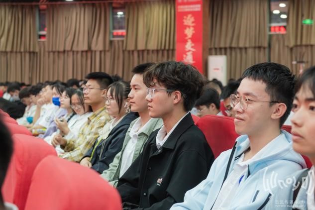 1668516328350000448.jpg 2.8.jpg