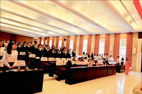 说明: F:\余晓珂 工作资料\员工工作组\2019年上\2019届授位仪式\现场照片\精修\IMG_0545(20190622-164617).jpg