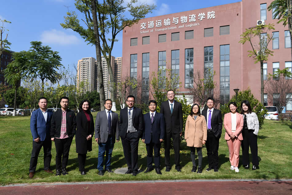 1652532834118050341.jpg 大数据及团队.jpg